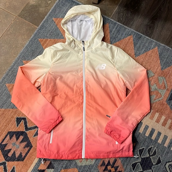 New Balance Jackets & Blazers - NWOT New Balance Ombre Windbreaker